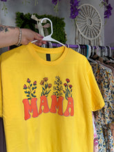 Load image into Gallery viewer, ๐ผ Mama Wildflower Graphic Tee ๐ผ